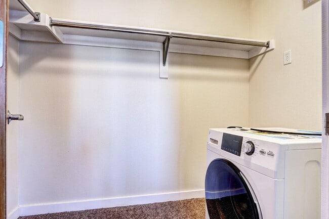 Building Photo - Renovated 1 Bedroom 1 Bathroom Townhome in the Posh Steel Yards Development! Available July 2025