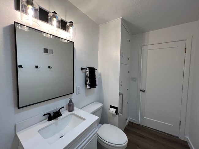 Building Photo - 545be