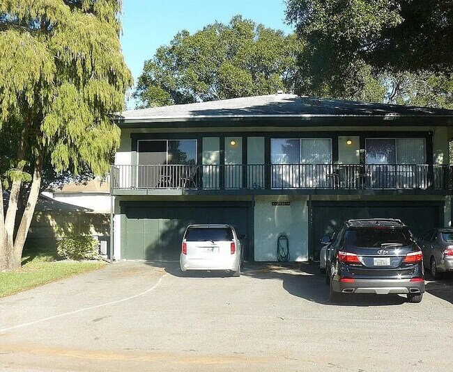 Building Photo - 2932 Eastwood Dr