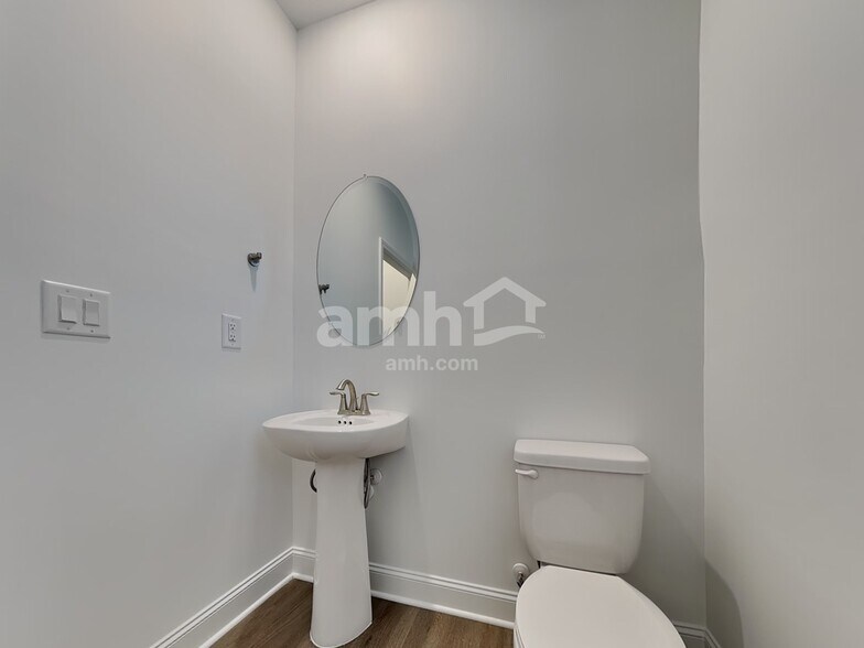 Building Photo - 930 Carnelian Ln