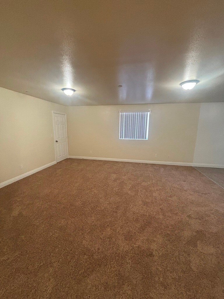 Building Photo - 1011 E 56th St