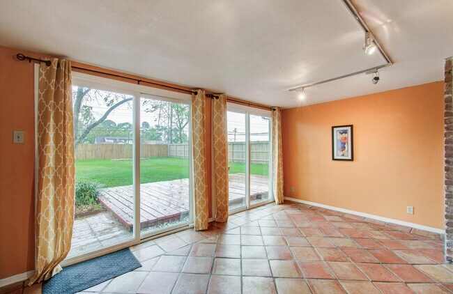 Building Photo - 6030 Willowbend Blvd