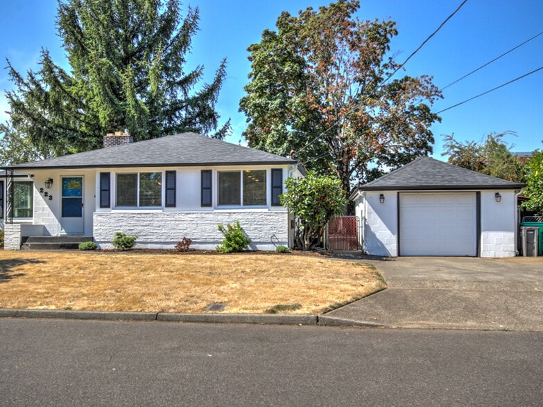 Primary Photo - 223 NE 103rd Ave