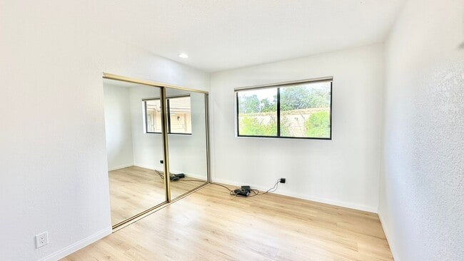 Building Photo - Beautiful Scenic Country Property with Vie...