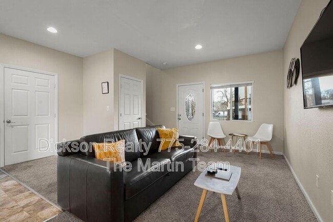 Building Photo - 121 Caliente St