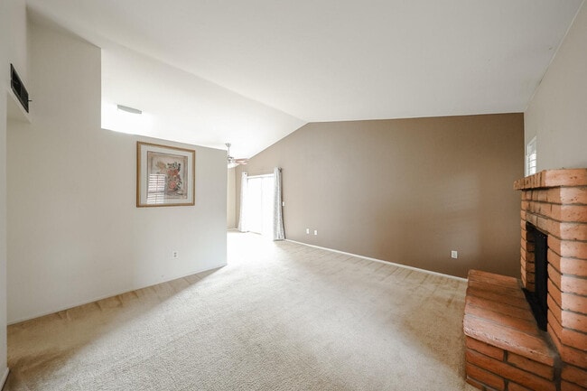 Building Photo - 102 W Concorda Dr