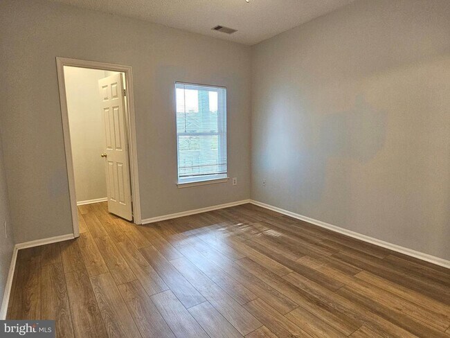 Building Photo - 6005 Rosebud Ln