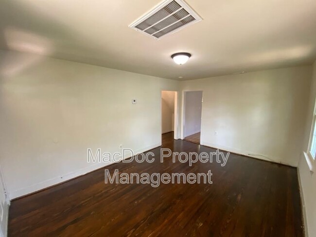 Building Photo - 188 Mansfield St