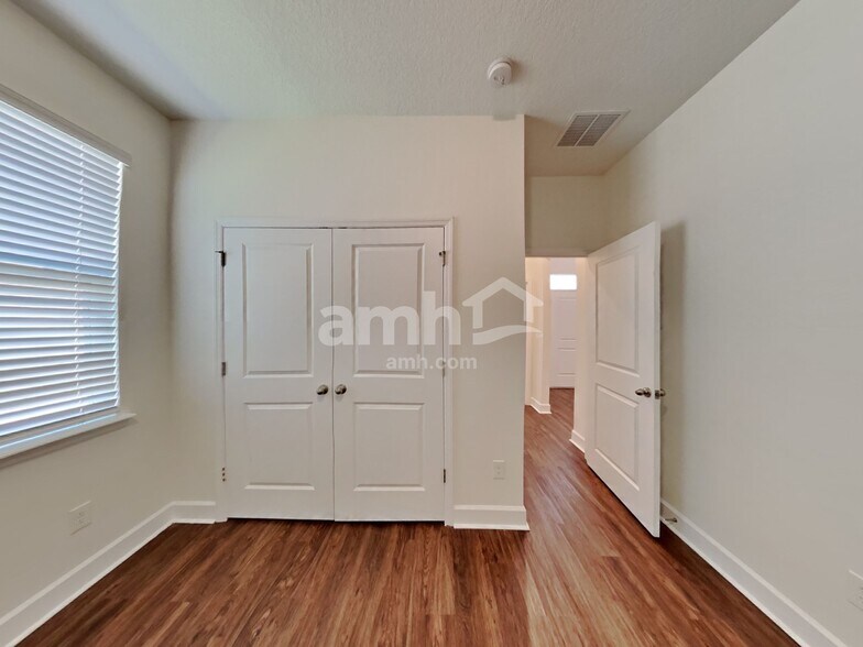 Building Photo - 2450 Ixora Ct