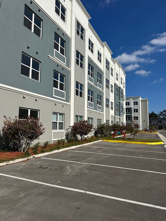 Building Photo - Beautiful 2 Bedroom, 2 Bathroom Apartment in Prime Orlando Location – 1 Month Free!