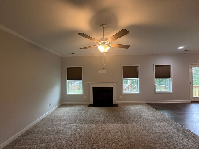 Building Photo - Gorgeous 4 Bed, 2.5 Bath Home in Fayetteville
