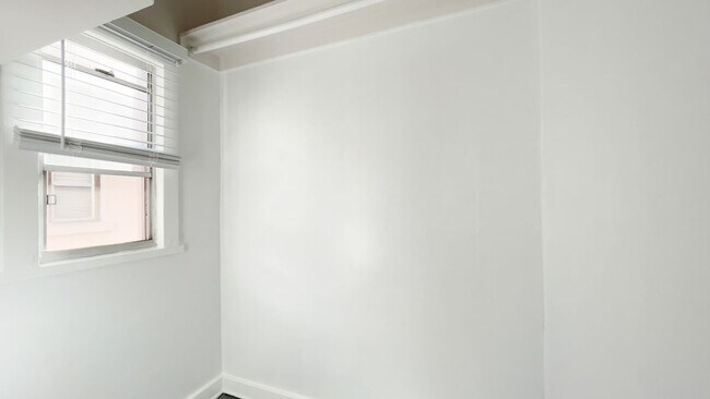 Building Photo - 209 N Berendo St