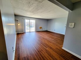 Building Photo - 300 Smithfield Rd