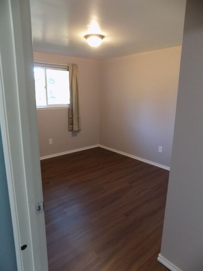 Building Photo - ***$500 Move in Credit!*** Beautiful 3 Bed...