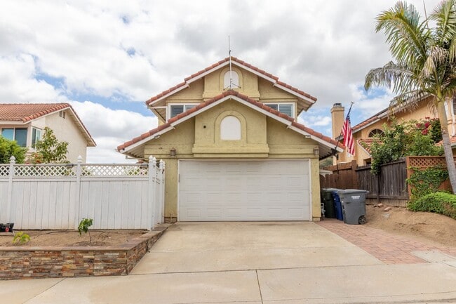 Building Photo - 3BR + Bonus Room | Solar-Powered | Updated...
