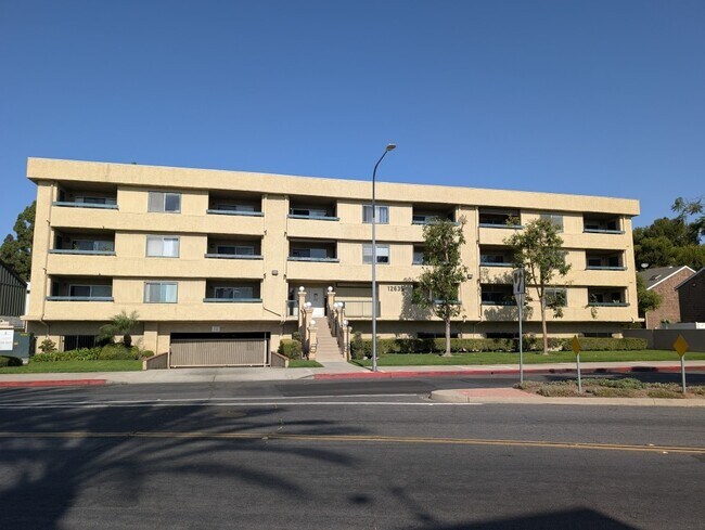Building Photo - 12635 Main St