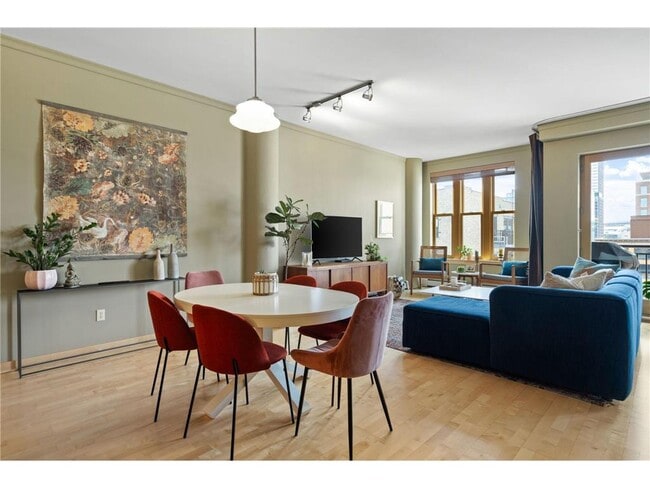 Building Photo - 401 N 2nd St