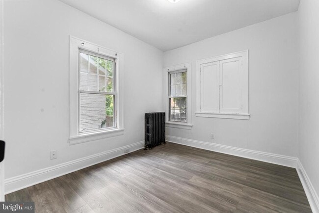 Building Photo - 3006 South Dakota Ave NE