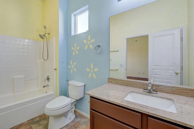 Bathroom 3 insider Bedroom 3 - 3034 Constable St