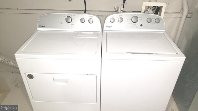 Building Photo - 22 Bridle Path