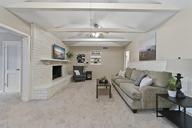 Primary Photo - 7209 Ellis Rd