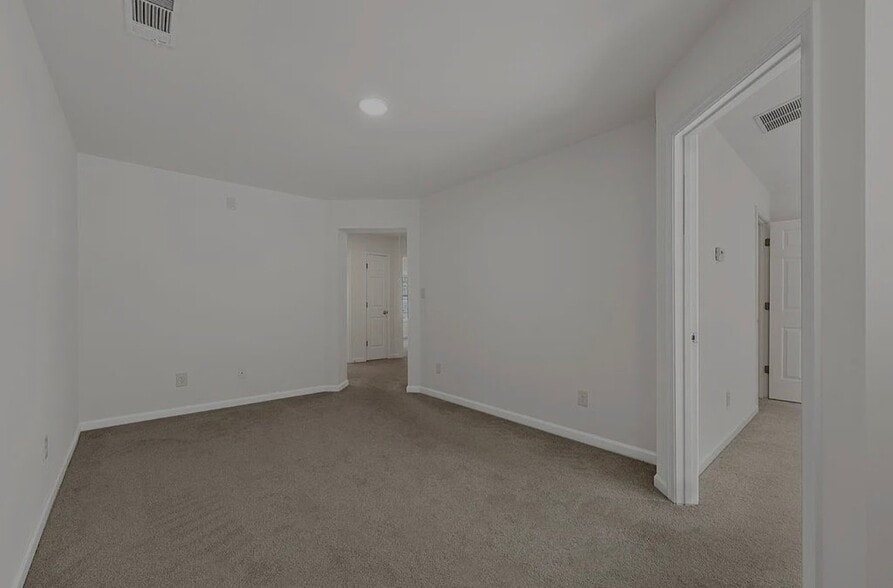 Building Photo - 2734 Winslow Ridge Dr NE