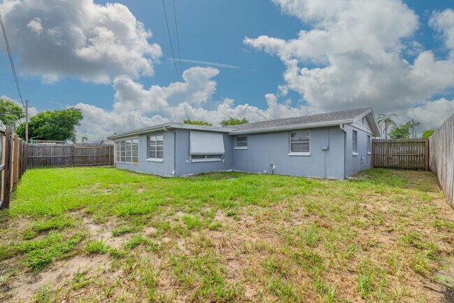 Building Photo - 5135 Cardiff Dr