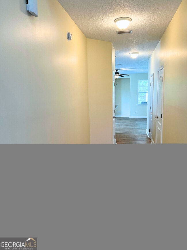 Building Photo - 822 Davis Ave