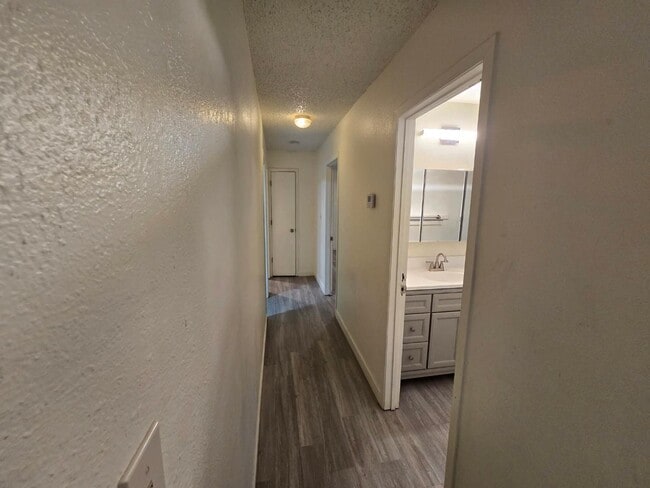 Building Photo - 474 Royal Ann Way