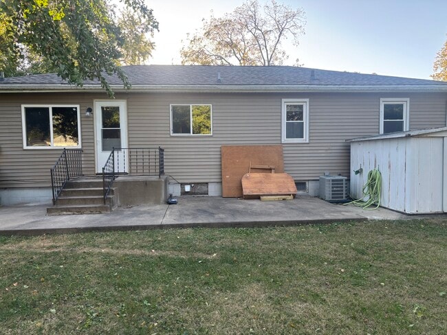 Building Photo - 1867 Clay Dr
