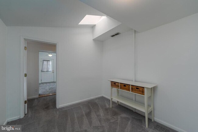 Building Photo - 1153 Riverside Ave