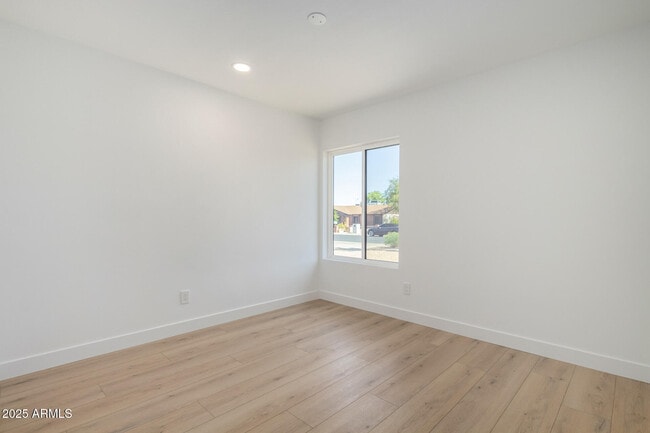 Building Photo - 5038 E Winchcomb Dr
