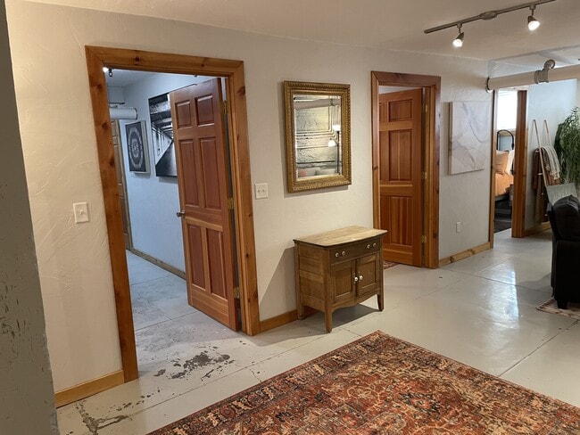 Building Photo - 418 W Callender St