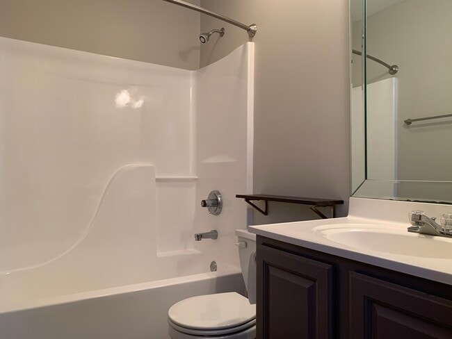 Building Photo - Awesome Carriage House in Chatham Arch!