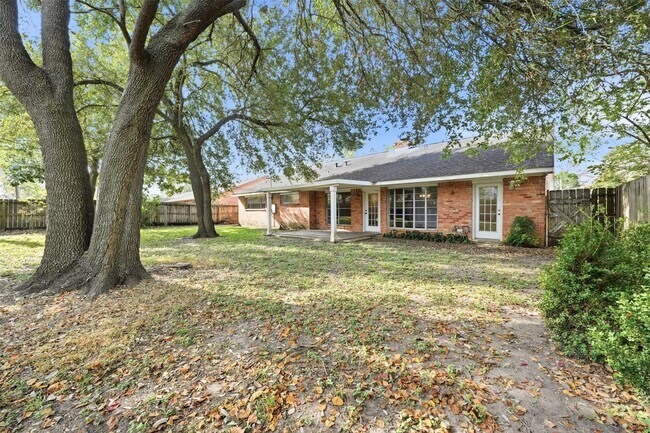 Building Photo - 7015 Pella Dr