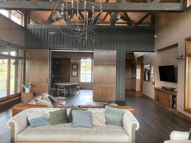 Building Photo - 6728 Llano Stage Trl