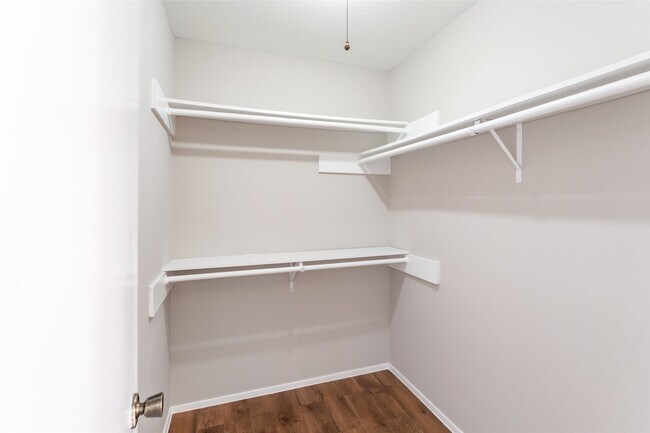 Building Photo - 2327 Rittenmore Dr