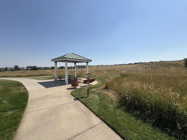 Building Photo - 910 Humboldt Way