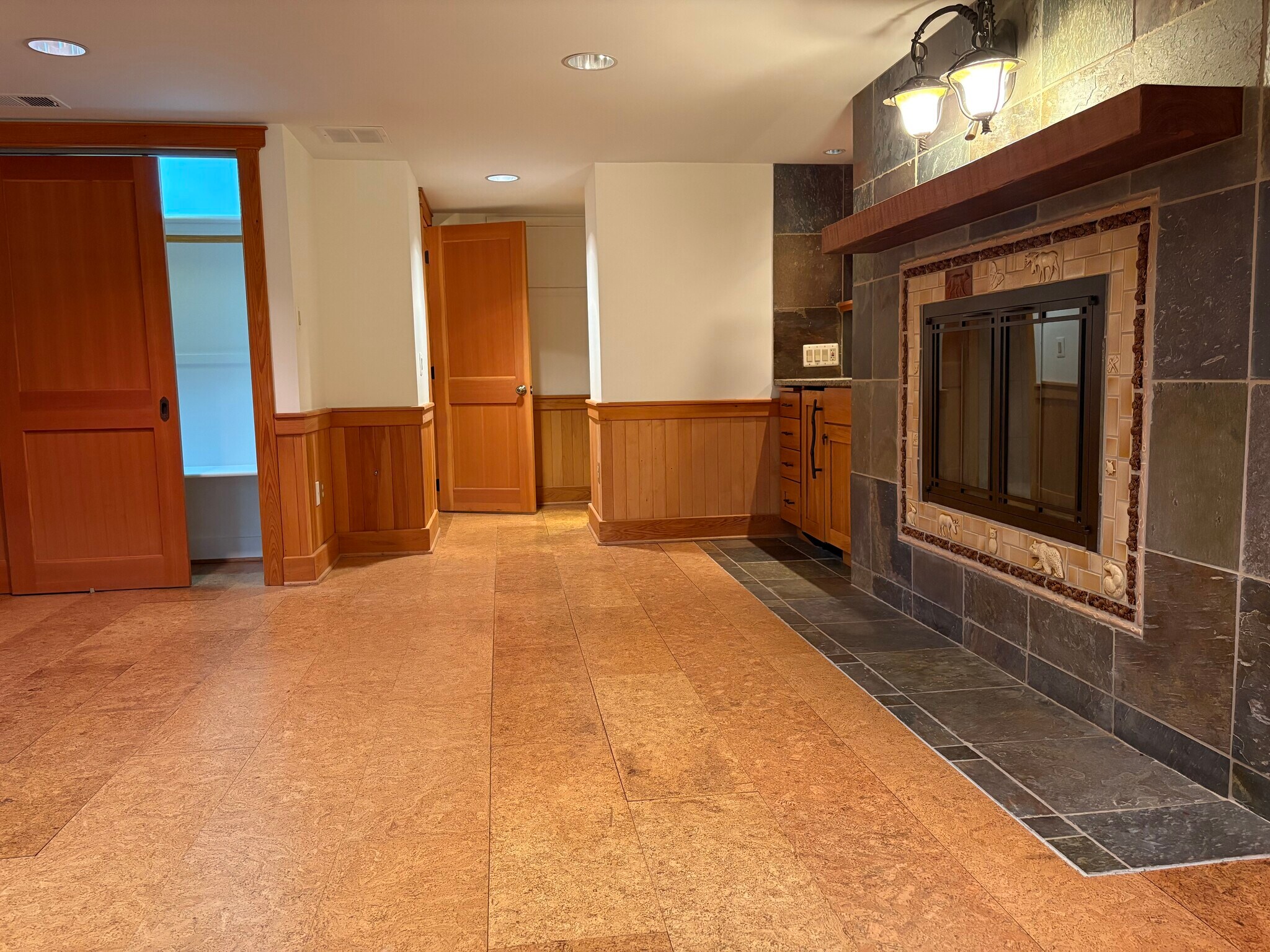 Building Photo - 6662 Van Winkle Dr