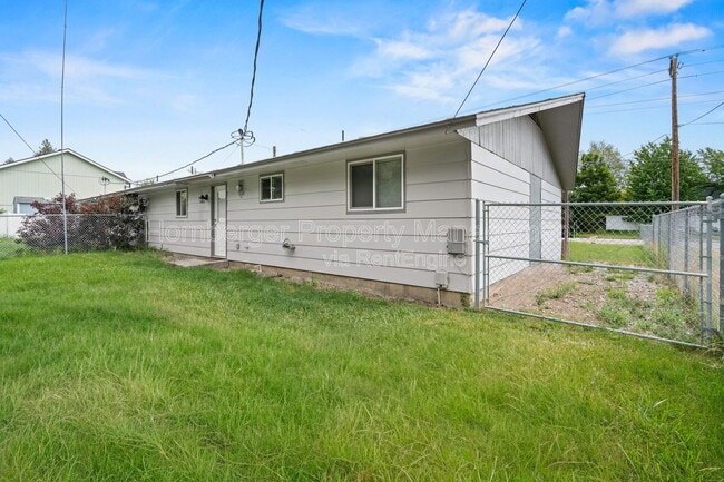 Building Photo - 3816 S Bowdish Rd
