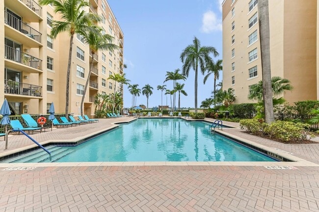 Building Photo - 1801 N Flagler Dr