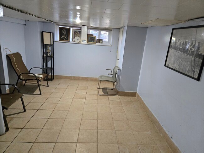 Building Photo - 123 Liberty St