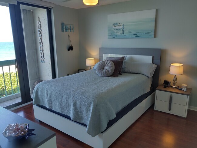 Building Photo - 9940 S Ocean Dr
