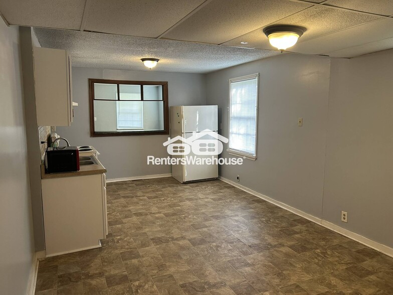Building Photo - 629 Seminole Cir