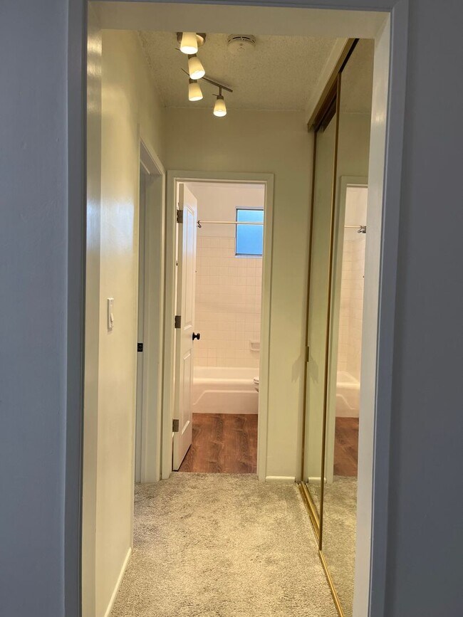 Building Photo - COZY LOWER 1BD/ 1 BATH - Free last month