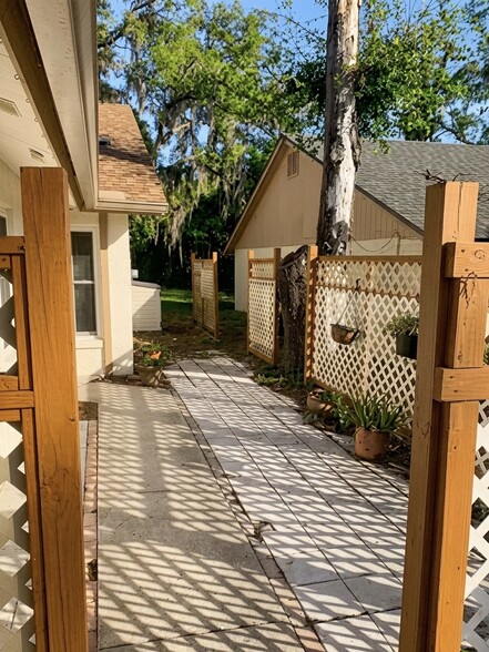 Building Photo - 355 Springdale Dr