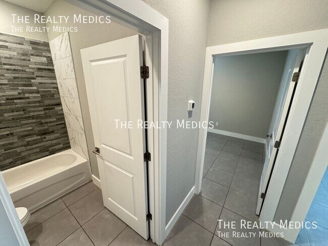 Building Photo - 310 Drum Ct