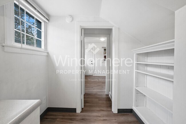 Building Photo - 1425 W 8th Ave