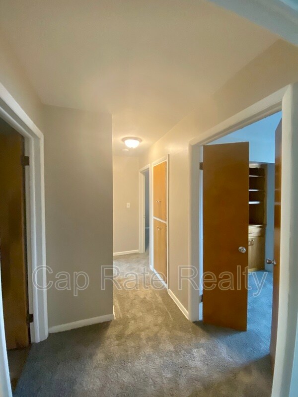 Building Photo - 26 S Hampton Rd