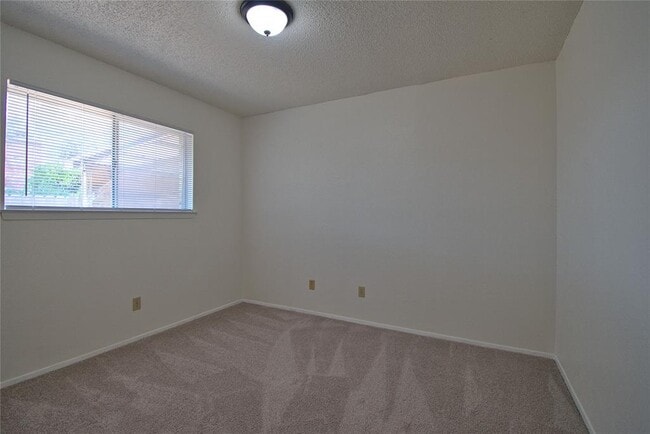 Building Photo - 9303 Quail Field Dr